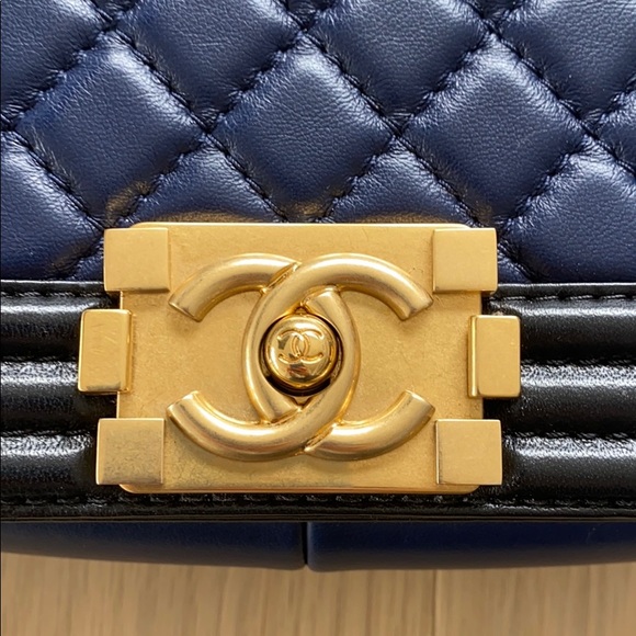 Aunthentic Chanel Boy Bag - Picture 2 of 9